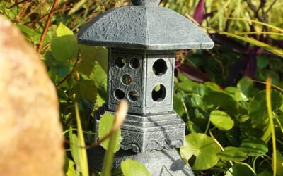 MIBUNG Solar Pagoda Lantern Outdoor Statue Review