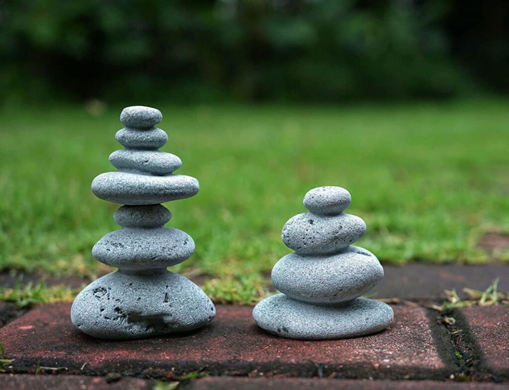 Sdeetesamjun 2 PCS Zen Stacking Stones, Handmade Rocks Statues Japanese Garden Decor, Office Relaxing Yoga Meditation Accessories (2 PCS)