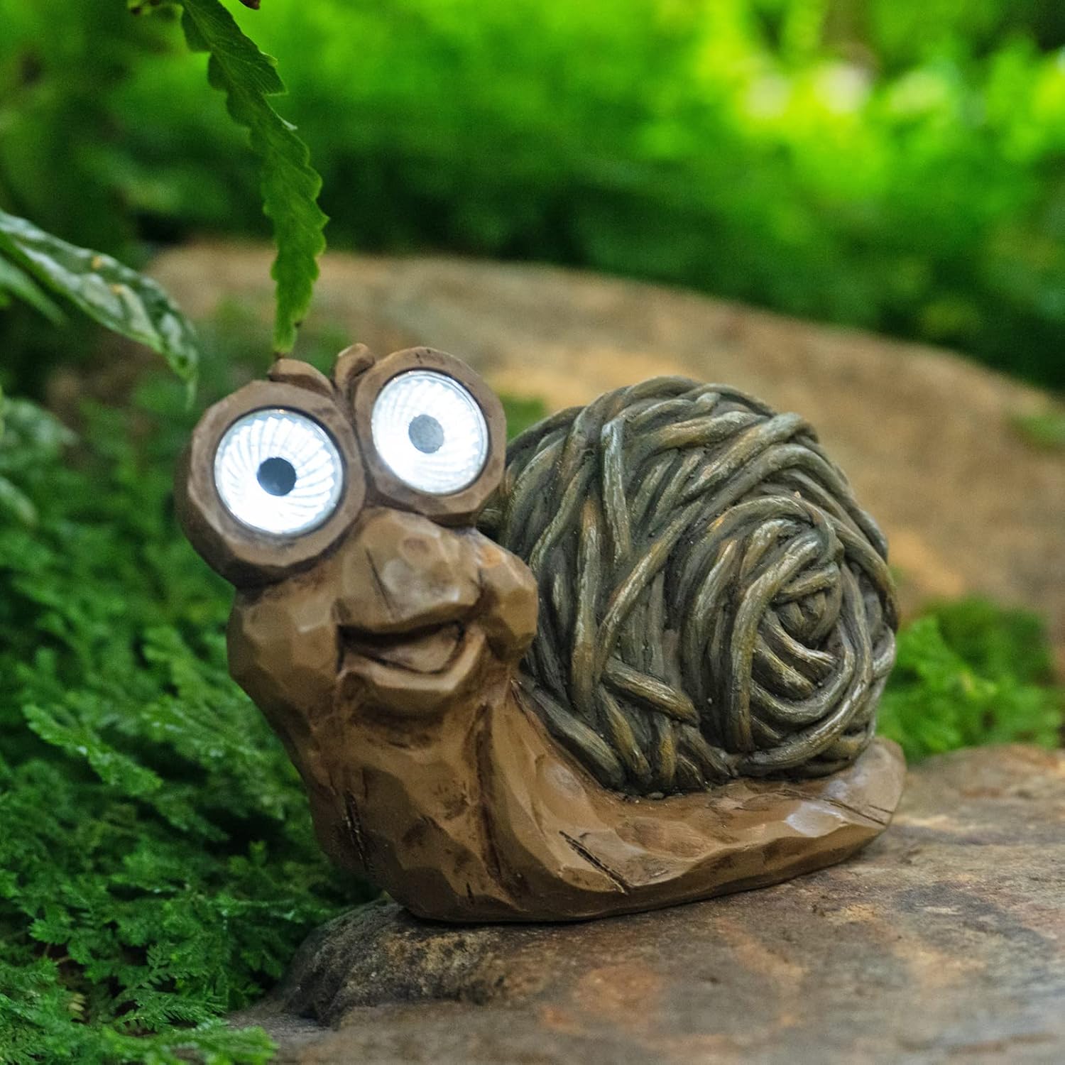 Garden Statue of Snail,Garden Decor Snail Figurine,Snail Outdoor Statue,Solar Snail Decor for Patio,Balcony,Yard,Lawn Ornament,Perfect Garden Gift